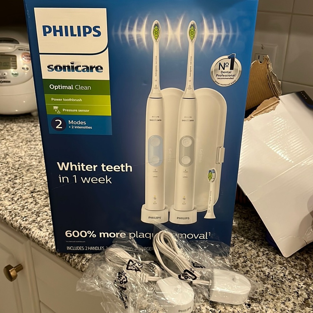 One Philips sonicare optimal clean charger (brand new)